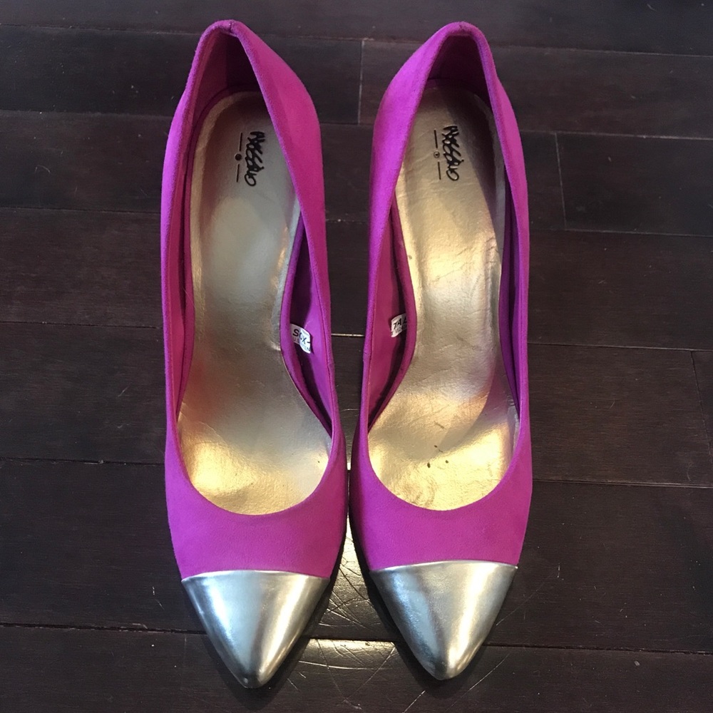 Mossimo fushia heels with light gold toe cap
